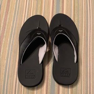 Black Reef flip flops, size 2/3